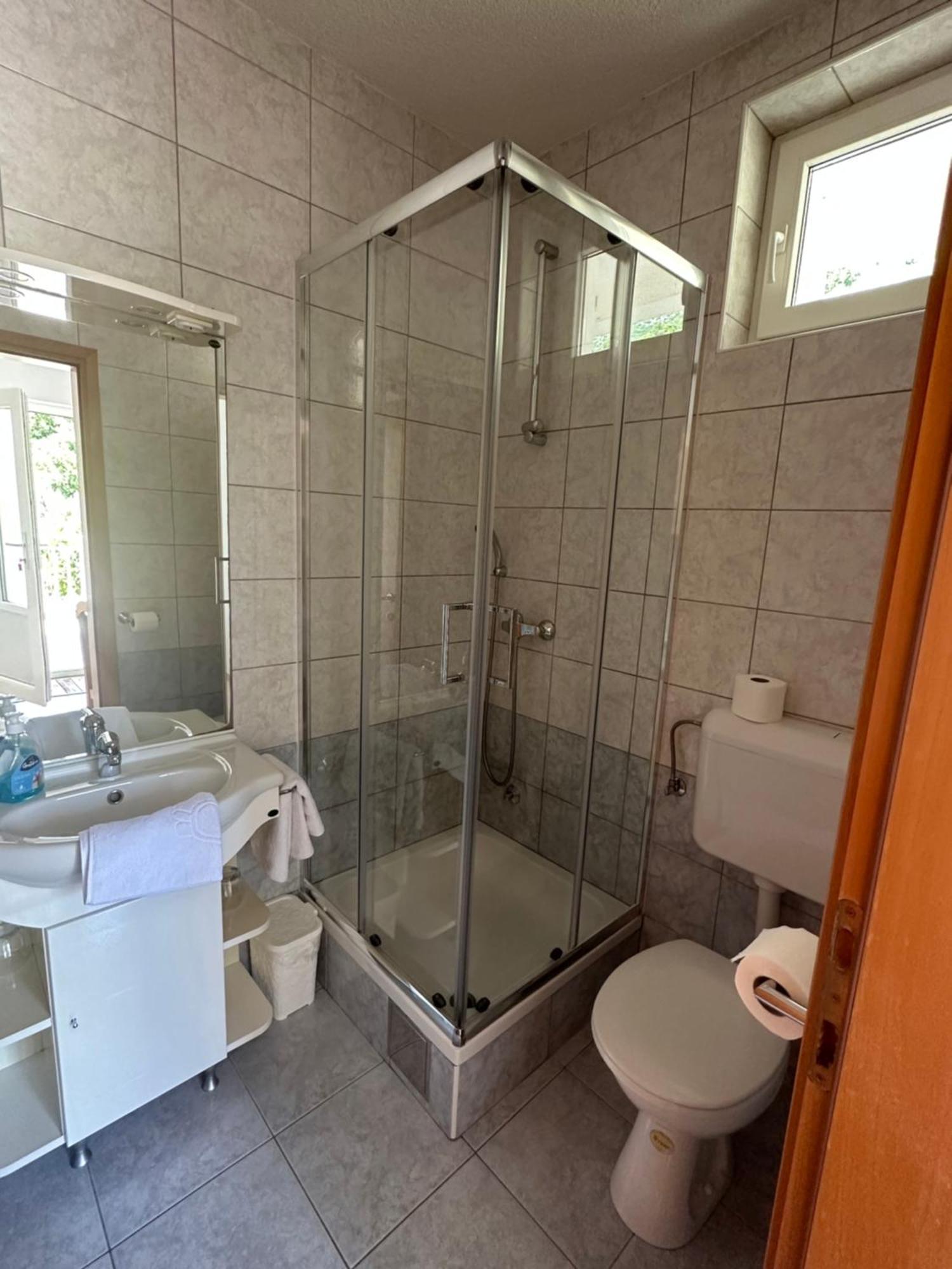 Pension Maric Rooms Brist Bagian luar foto