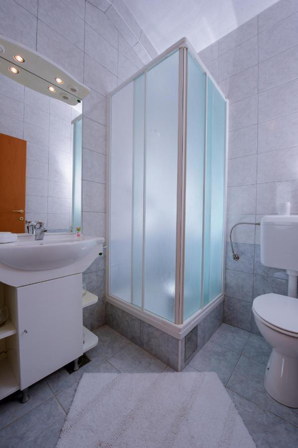 Pension Maric Rooms Brist Bagian luar foto