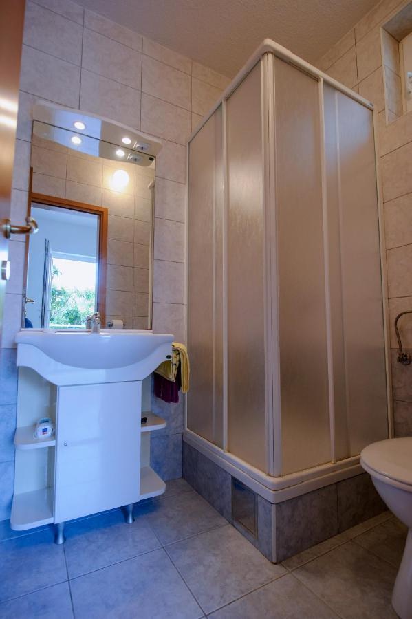 Pension Maric Rooms Brist Bagian luar foto